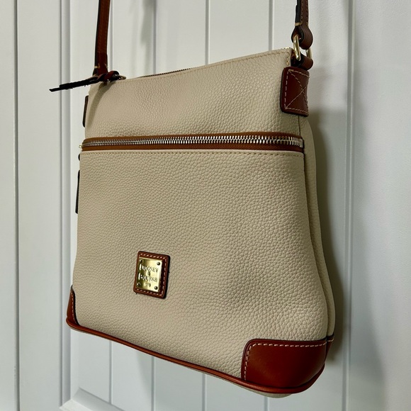 Dooney & Bourke Pebble Grain Crossbody in Bone NWOT - Picture 5 of 11